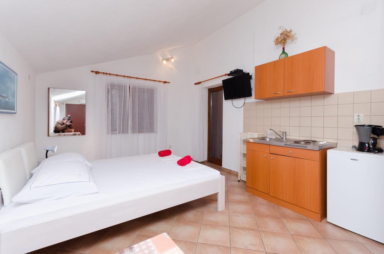 Apartments Sanja Sibinj Krmpotski Εξωτερικό φωτογραφία