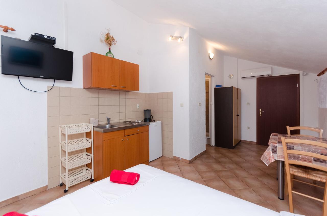 Apartments Sanja Sibinj Krmpotski Εξωτερικό φωτογραφία