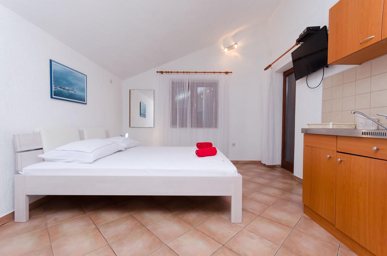 Apartments Sanja Sibinj Krmpotski Εξωτερικό φωτογραφία