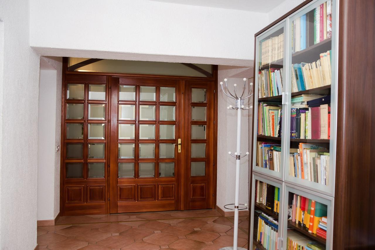 Apartments Sanja Sibinj Krmpotski Εξωτερικό φωτογραφία
