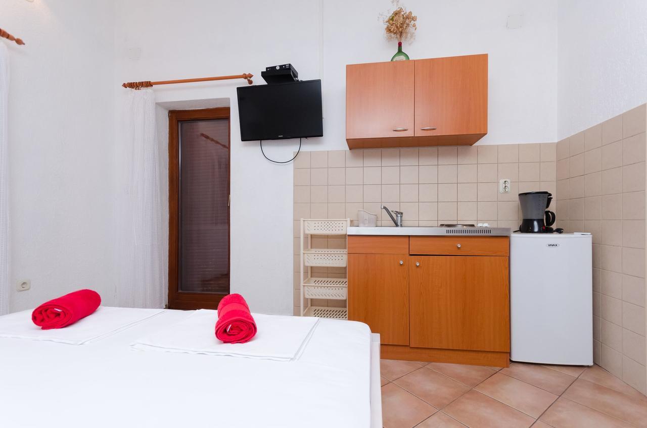 Apartments Sanja Sibinj Krmpotski Εξωτερικό φωτογραφία
