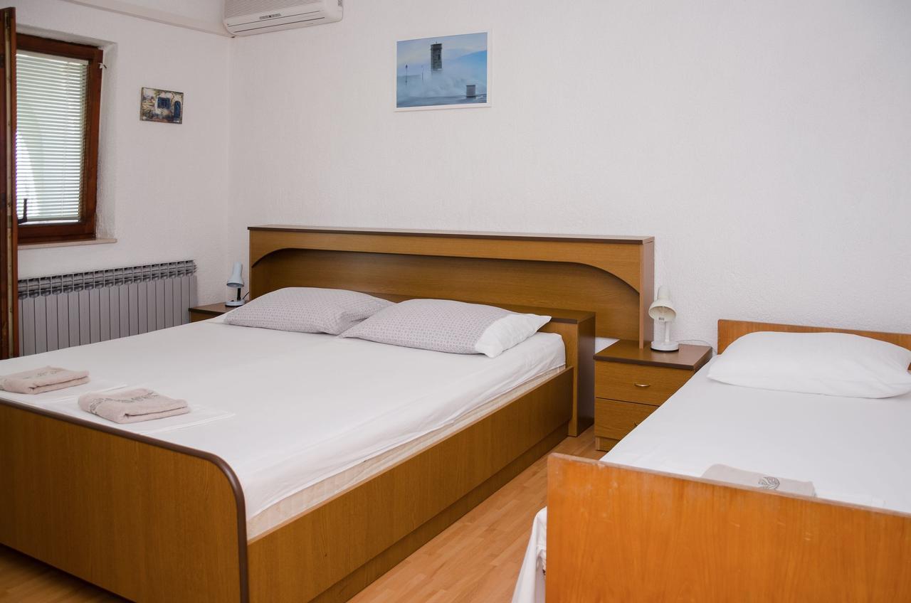 Apartments Sanja Sibinj Krmpotski Εξωτερικό φωτογραφία