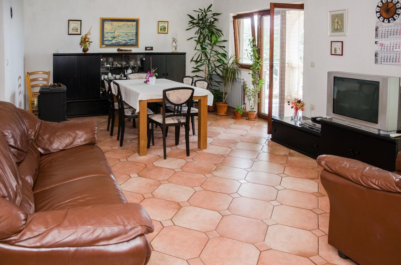 Apartments Sanja Sibinj Krmpotski Εξωτερικό φωτογραφία
