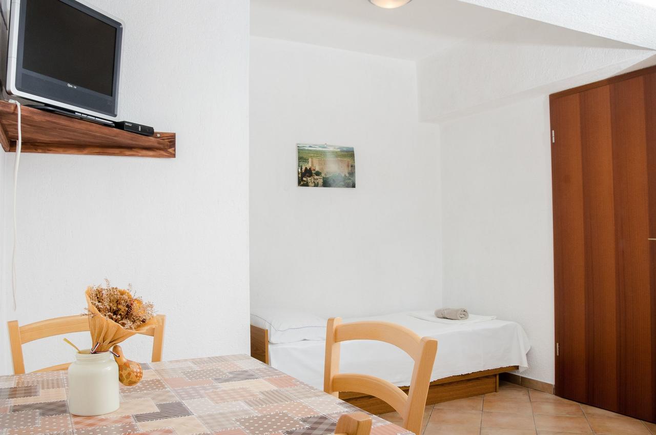 Apartments Sanja Sibinj Krmpotski Εξωτερικό φωτογραφία