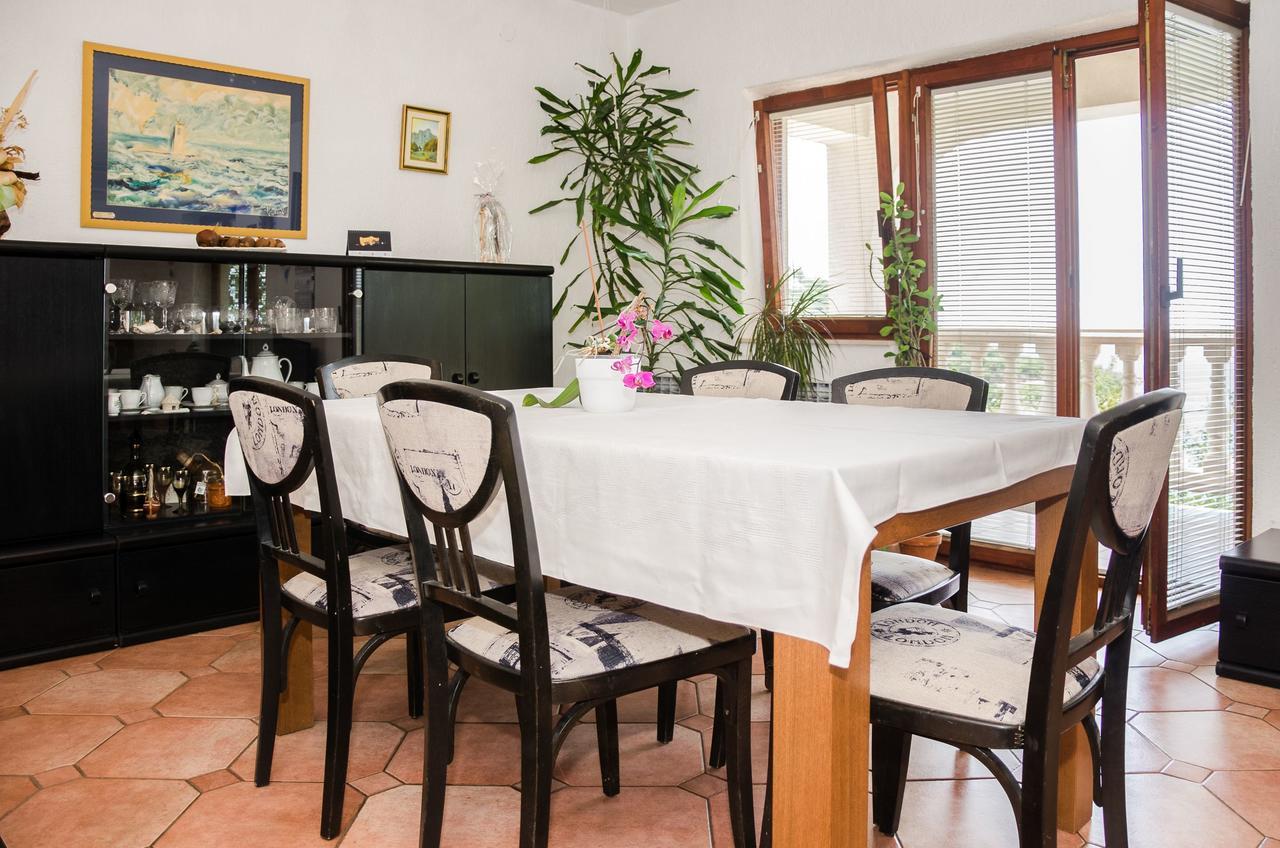 Apartments Sanja Sibinj Krmpotski Εξωτερικό φωτογραφία