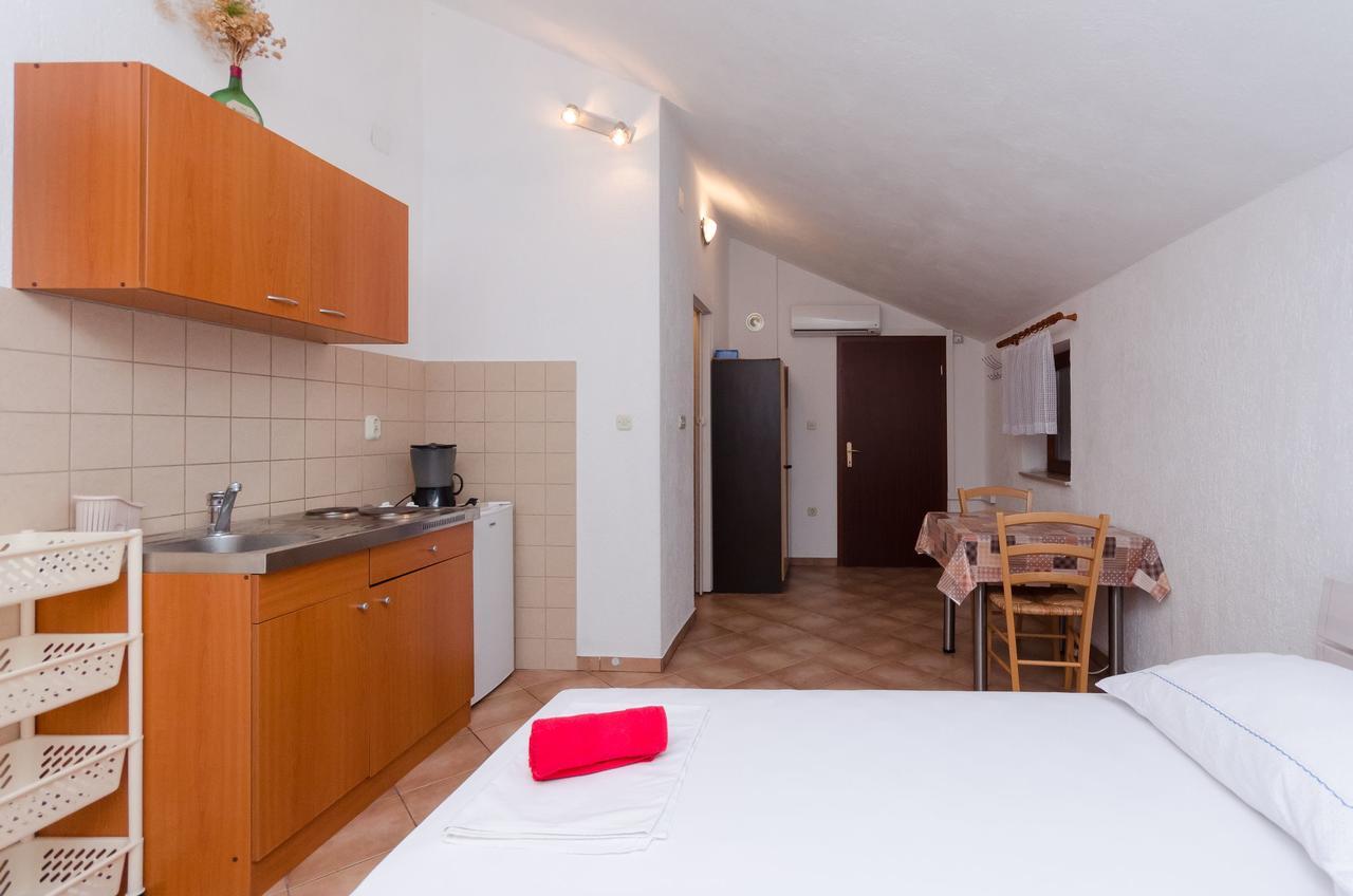 Apartments Sanja Sibinj Krmpotski Εξωτερικό φωτογραφία