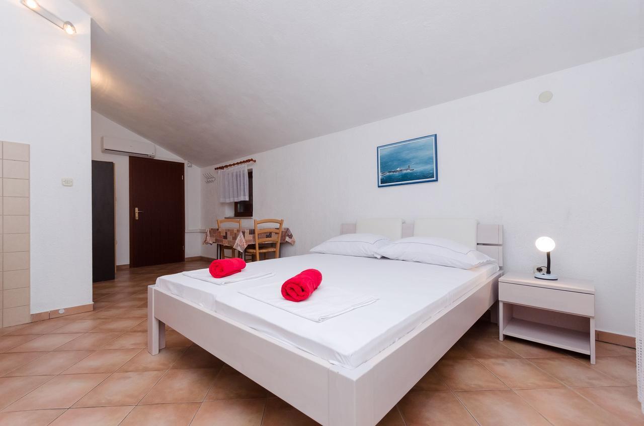 Apartments Sanja Sibinj Krmpotski Εξωτερικό φωτογραφία
